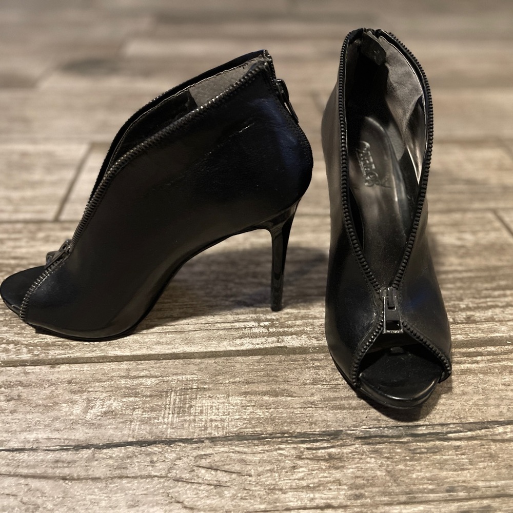 Carlos Santana Ankle Booties!!